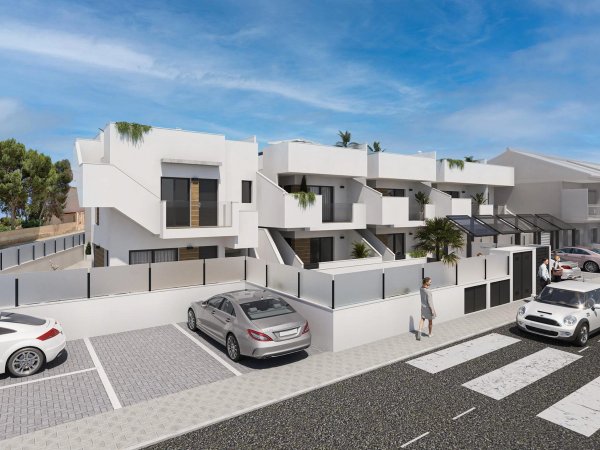 Buitenkant van een 3-slaapkamer appartement in San Pedro del Pinatar, met moderne architectuur en parkeren.