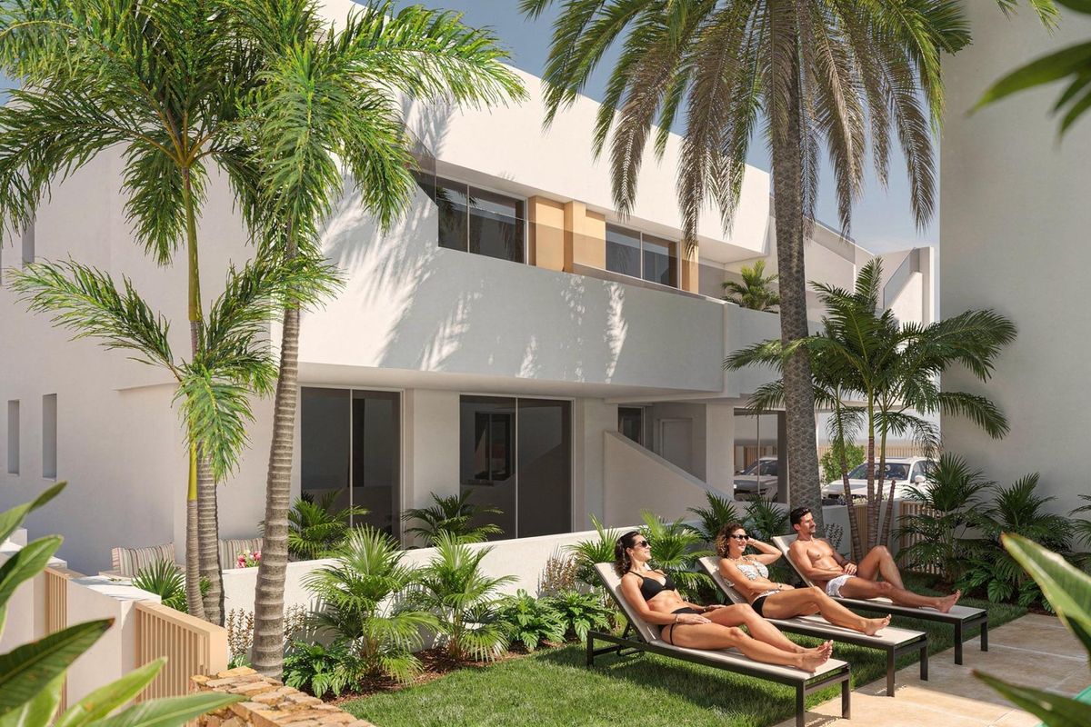 Bungalow in Pilar de la Horadada mit Poolansicht
