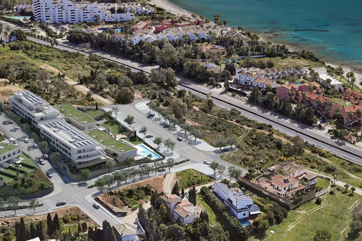 Luchtfoto van Estepona met het appartement en het omliggende kustgebied.