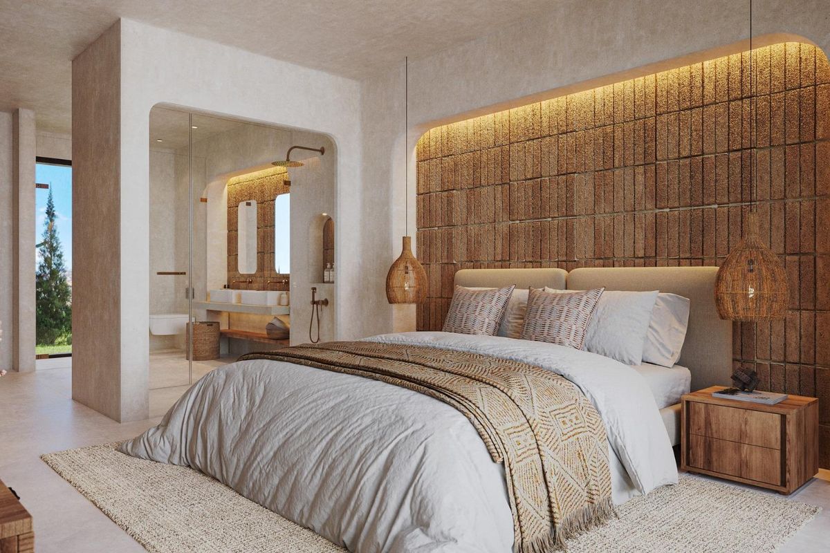 Moderne slaapkamer in een villa in Jávea, met natuurlijke texturen en sfeerverlichting.