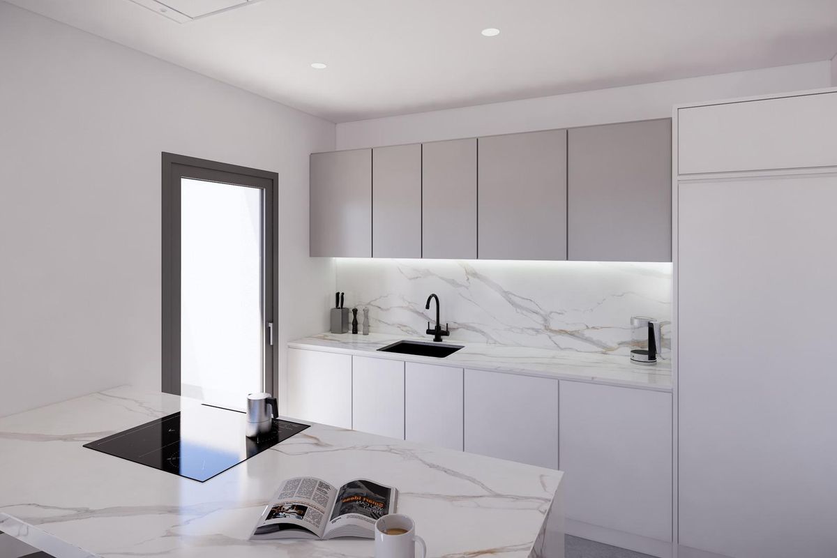 Strakke keuken met moderne apparatuur in een 3-slaapkamer townhouse in Benijofar, Costa Blanca Zuid.