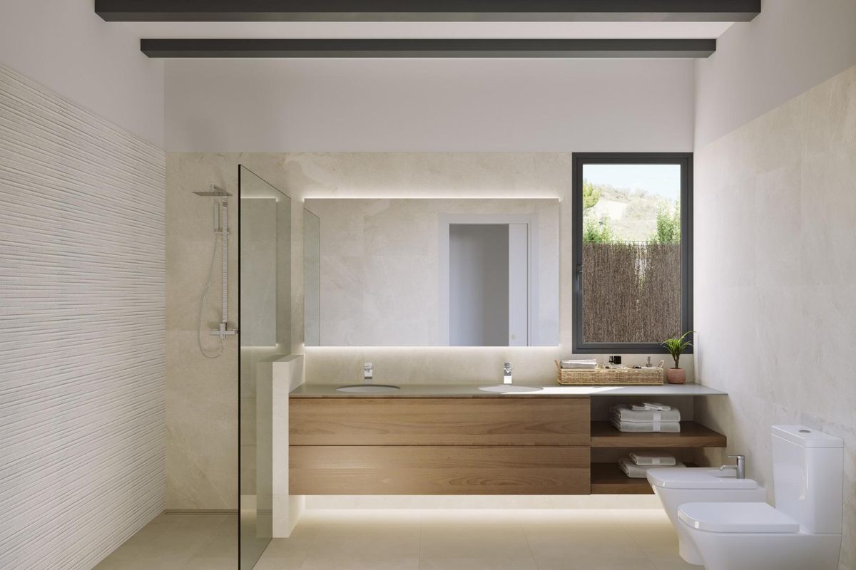 Ruime badkamer met moderne ontwerpelementen in de villa met 4 slaapkamers in Penaguila.