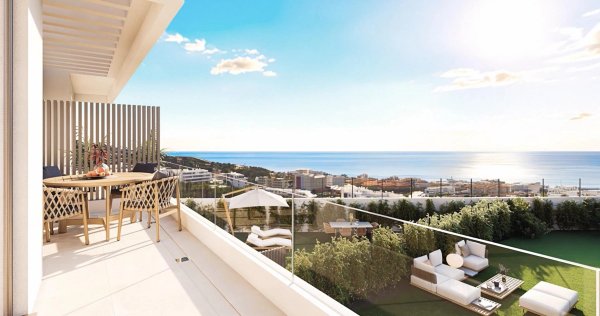 Townhouse met zeezicht in Fuengirola