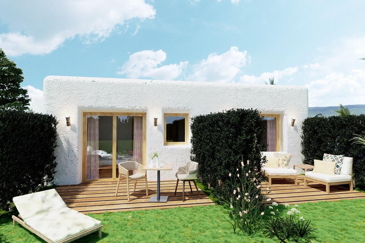 Gezellige tuin met zitplaatsen voor een 2-slaapkamer villa in Pinoso, perfect om van buiten te genieten.