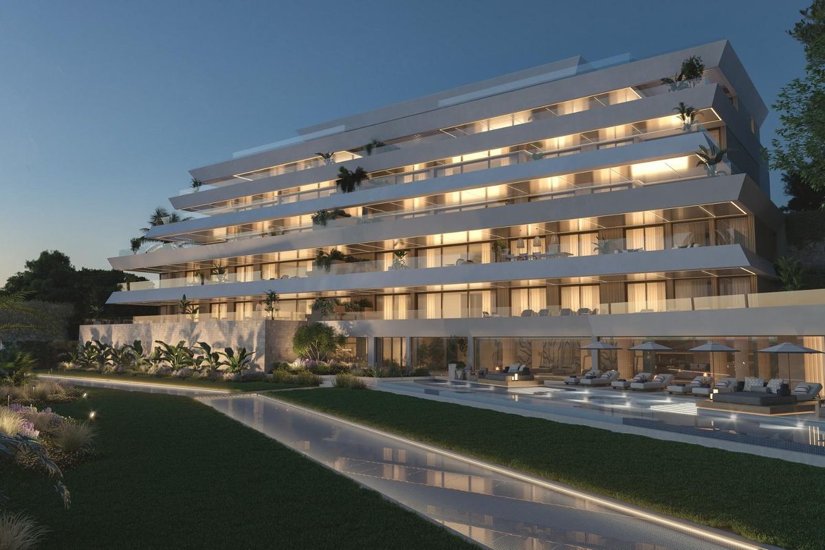 Estepona apartment with pool access
