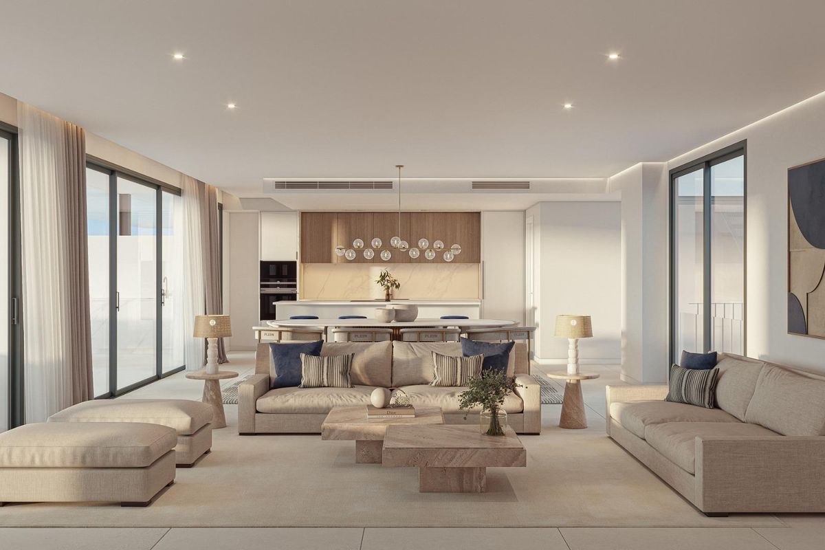 Stijlvolle woonruimte met elegante meubels en natuurlijk licht, gelegen in een 2-slaapkamer bungalow in Marbella.