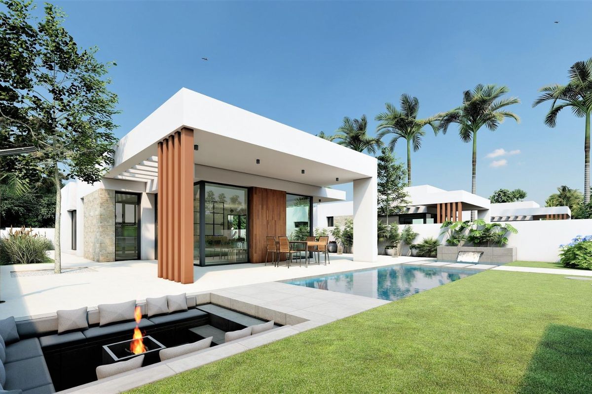 Een gezellige hoek van de villa in San Fulgencio, met buitenzitplaatsen bij het zwembad en een aangelegde tuin.