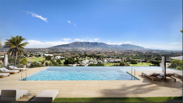 Infinity pool bij penthouse in mijas met prachtig uitzicht op de bergen en de vallei. Perfect om te ontspannen in de zon van de costa del sol.