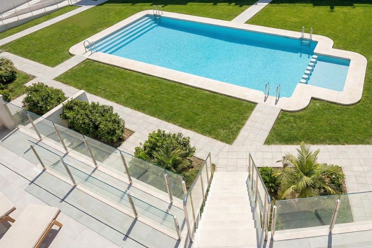 Moderne keuken in benedenwoning