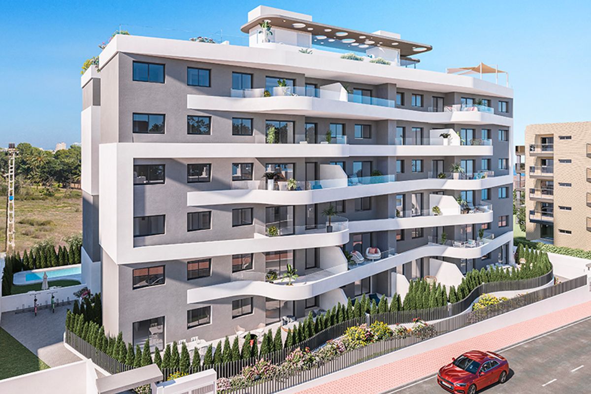 Modern appartementencomplex in Punta Prima, Costa Blanca Zuid met stijlvolle balkons en groene ruimtes.