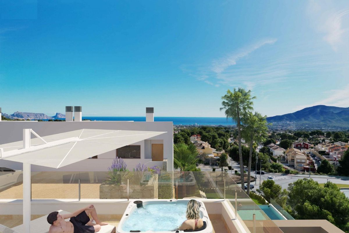 Dakterras met een jacuzzi en prachtig uitzicht, onderdeel van een townhouse met 4 slaapkamers in La Nucia, Costa Blanca.