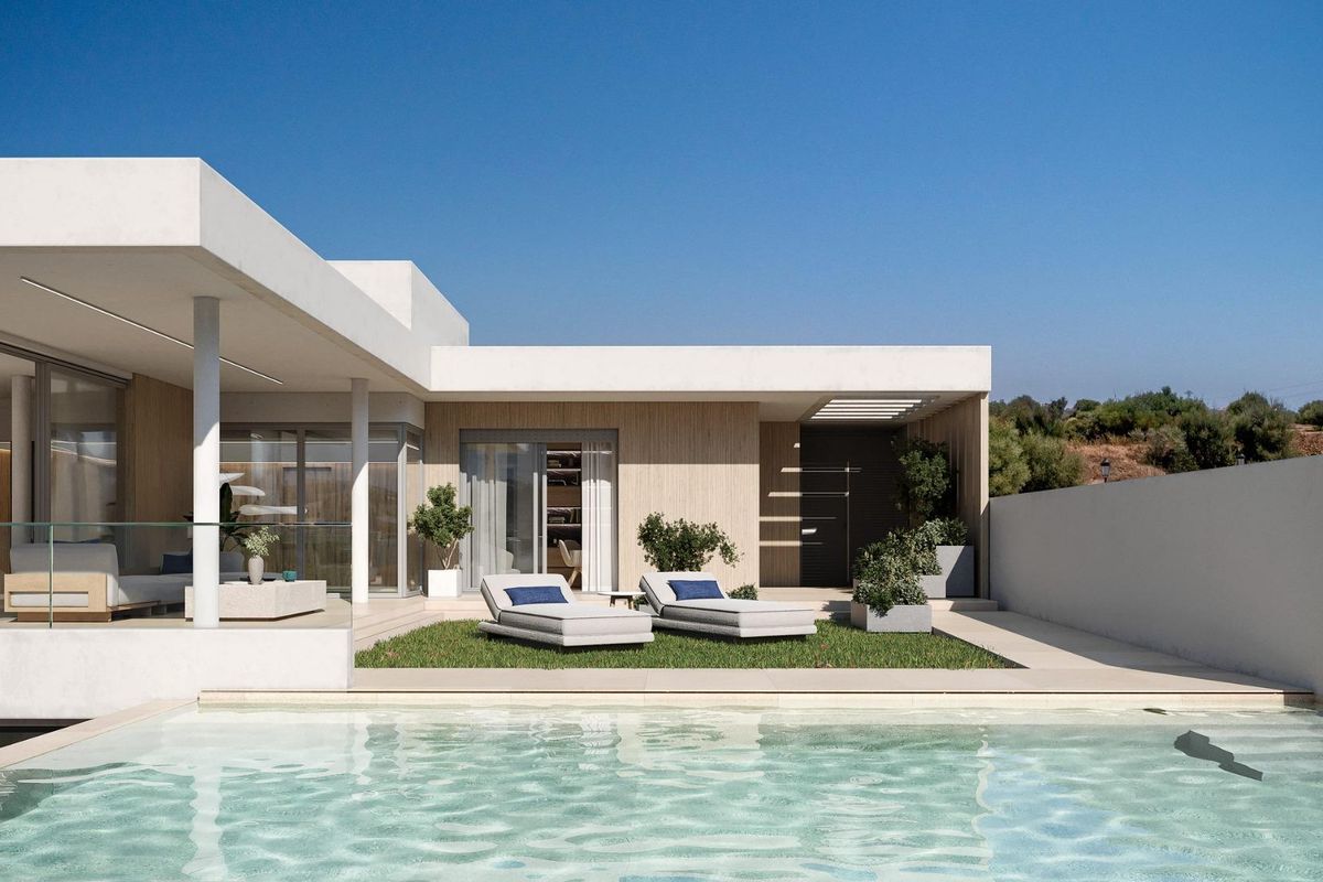 Stijlvol villa exterieur in Estepona, met een privézwembad en loungedeck.