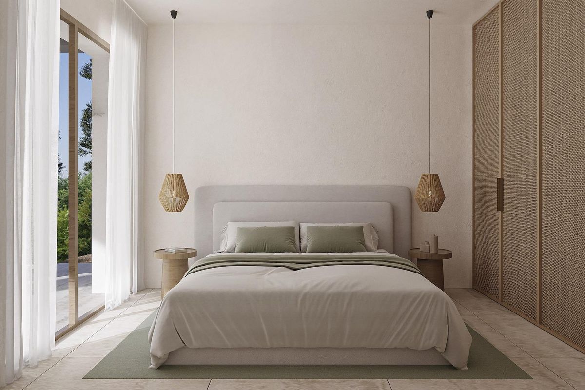 Heldere master slaapkamer met elegante decoratie in een 4-slaapkamer villa in Benissa, Costa Blanca Noord.