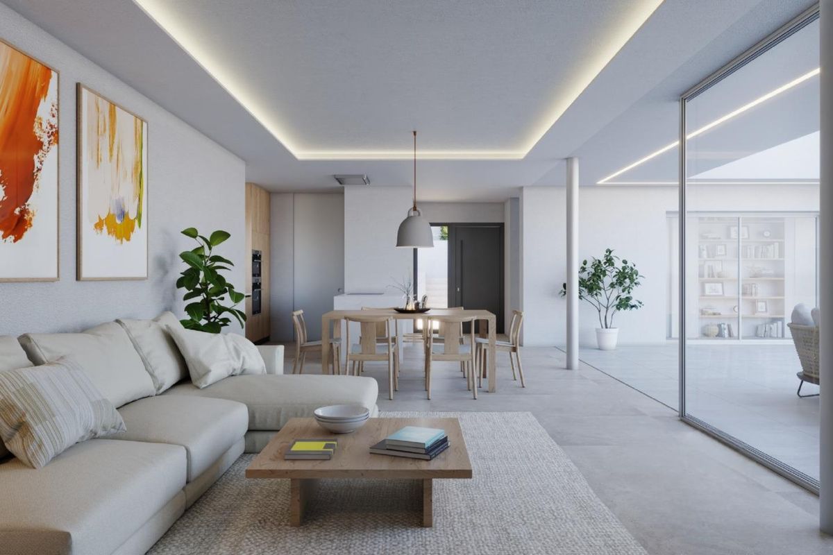 Ruime woonkamer en eetkamer met moderne decoratie in een villa in Benitachell, Costa Blanca Noord.