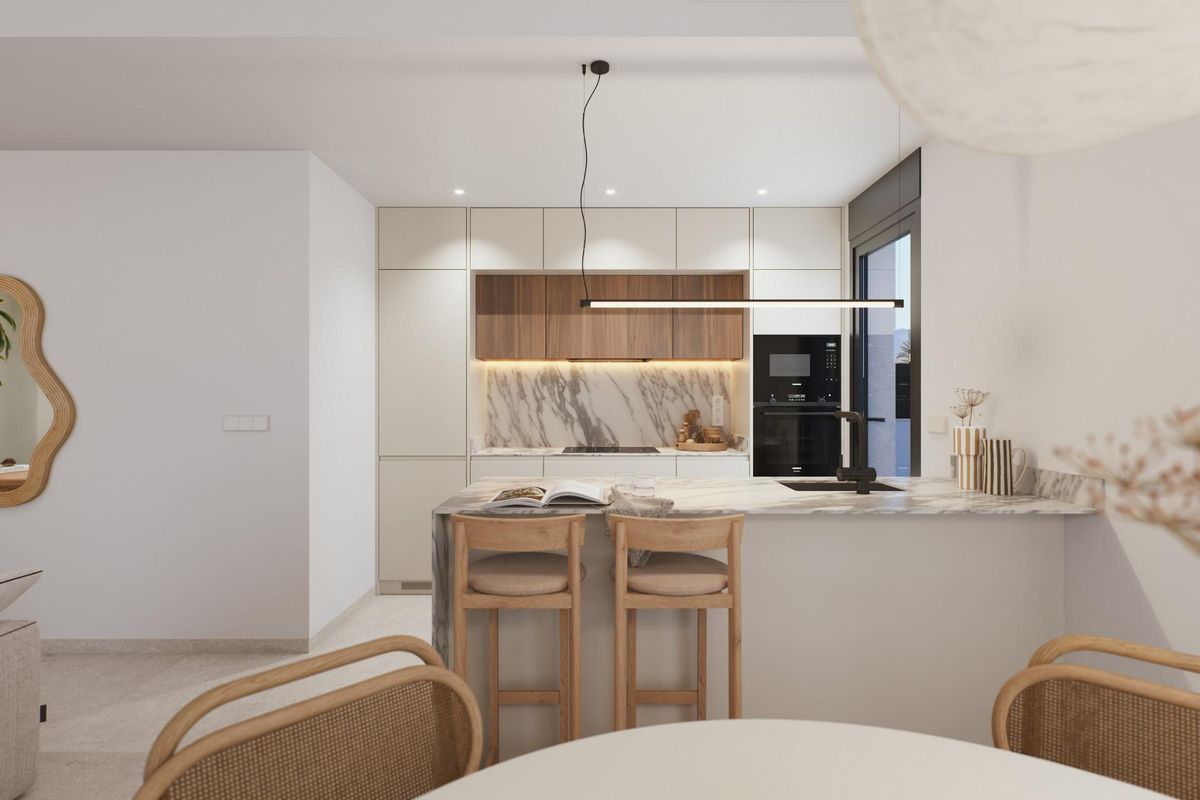 Moderne keuken met elegante afwerkingen in de 4-slaapkamer townhouse in Torre Pacheco.