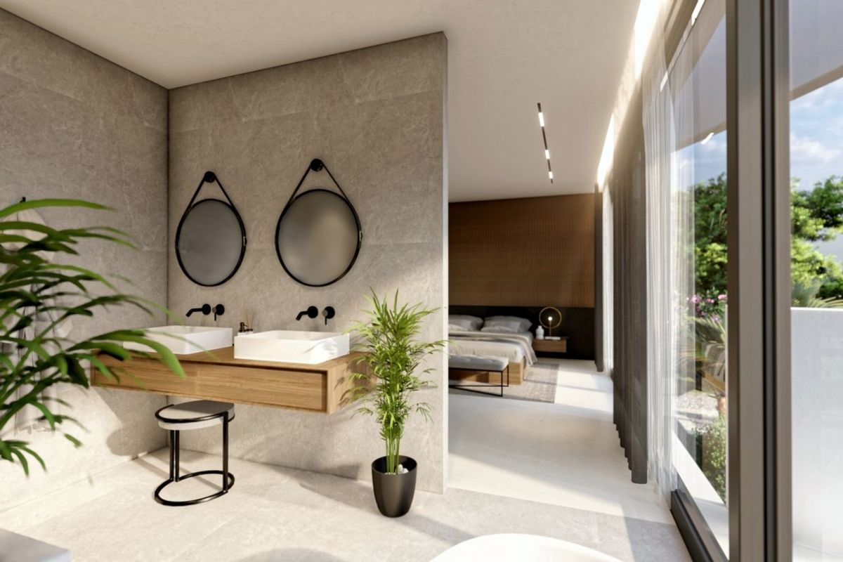 Luxe badkamer in een 4-slaapkamer villa, met modern ontwerp en dubbele wastafels in Altea, Costa Blanca Noord.