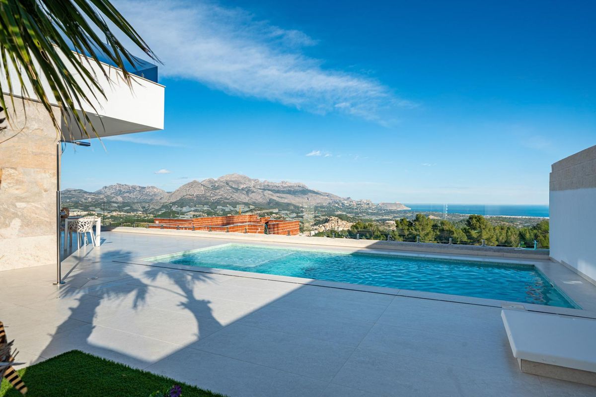 Prachtige nieuwbouw villa's in Polop met uitzicht op zee