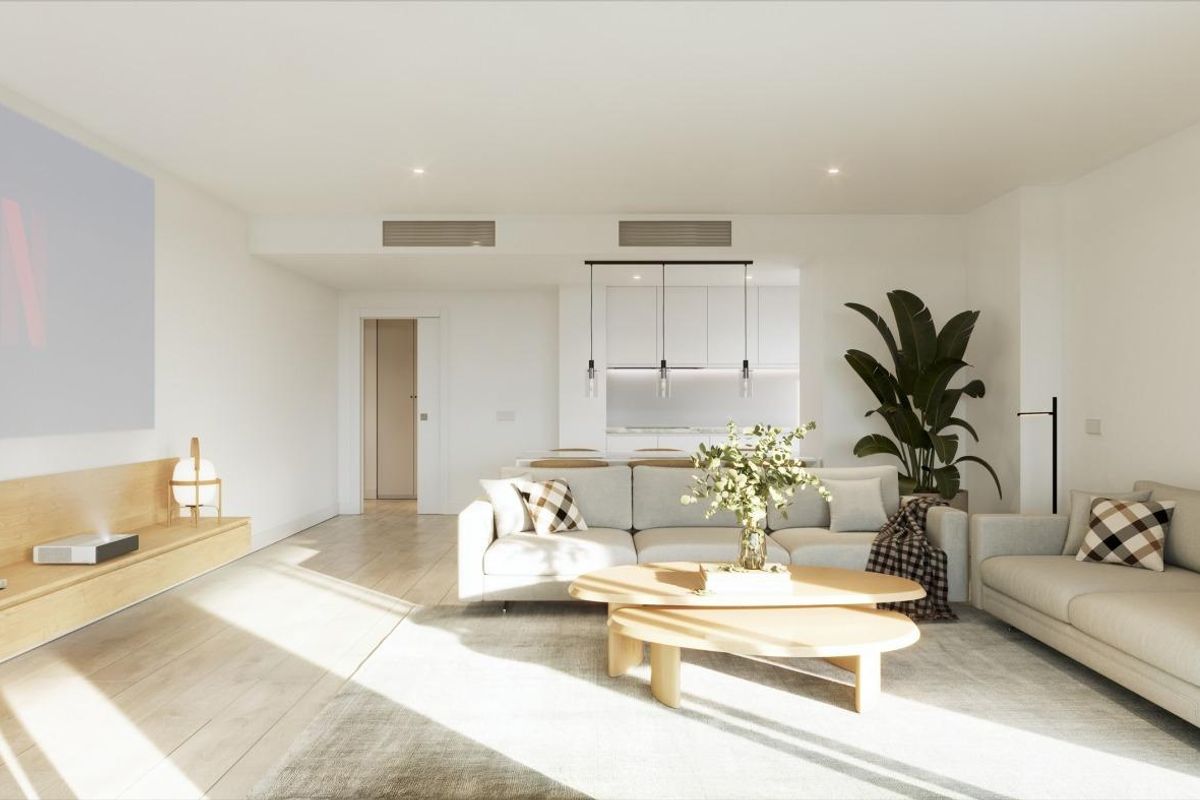 Heldere woonkamer in een appartement in Casares, met moderne inrichting en grote ramen voor natuurlijk licht.