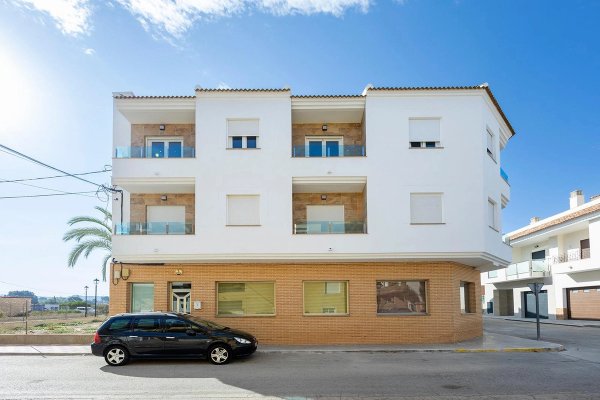 Buitenzicht op een 2-slaapkamer appartement in Jacarilla, Costa Blanca Zuid, met een modern ontwerp.