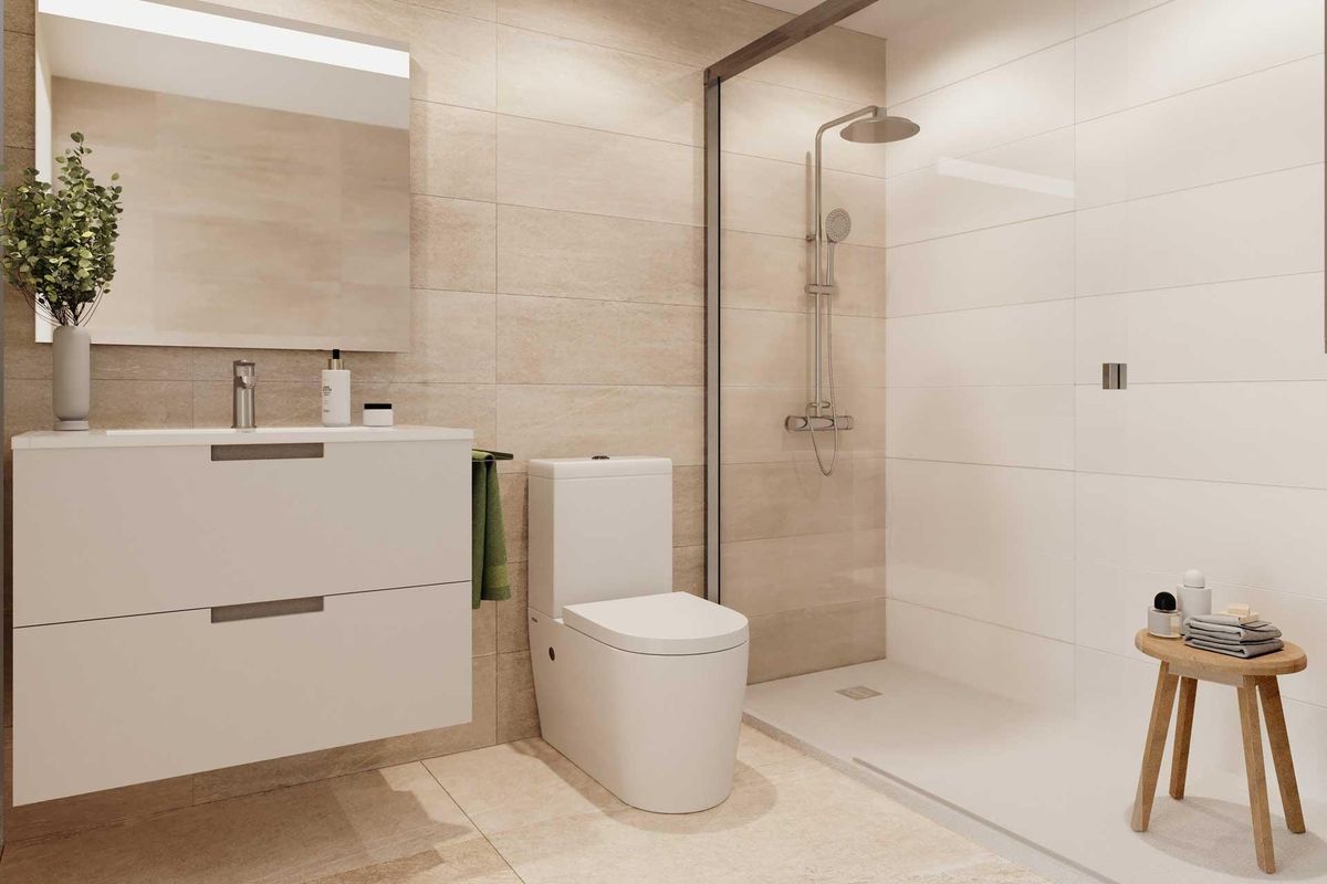 Modern badkamer met strak ontwerp en inloopdouche in Estepona, Costa del Sol.