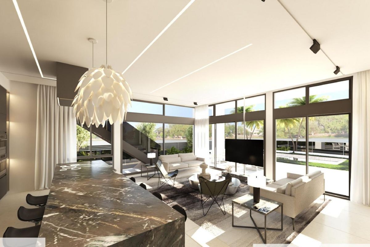 Heldere en luchtige woonruimte in de villa in Los Alcazares, met grote ramen en stijlvolle decoratie.