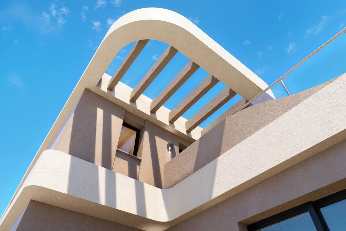 Dichtbijzicht van architectonisch detail van moderne stadswoning in Daya Nueva, Costa Blanca Zuid, Spanje.