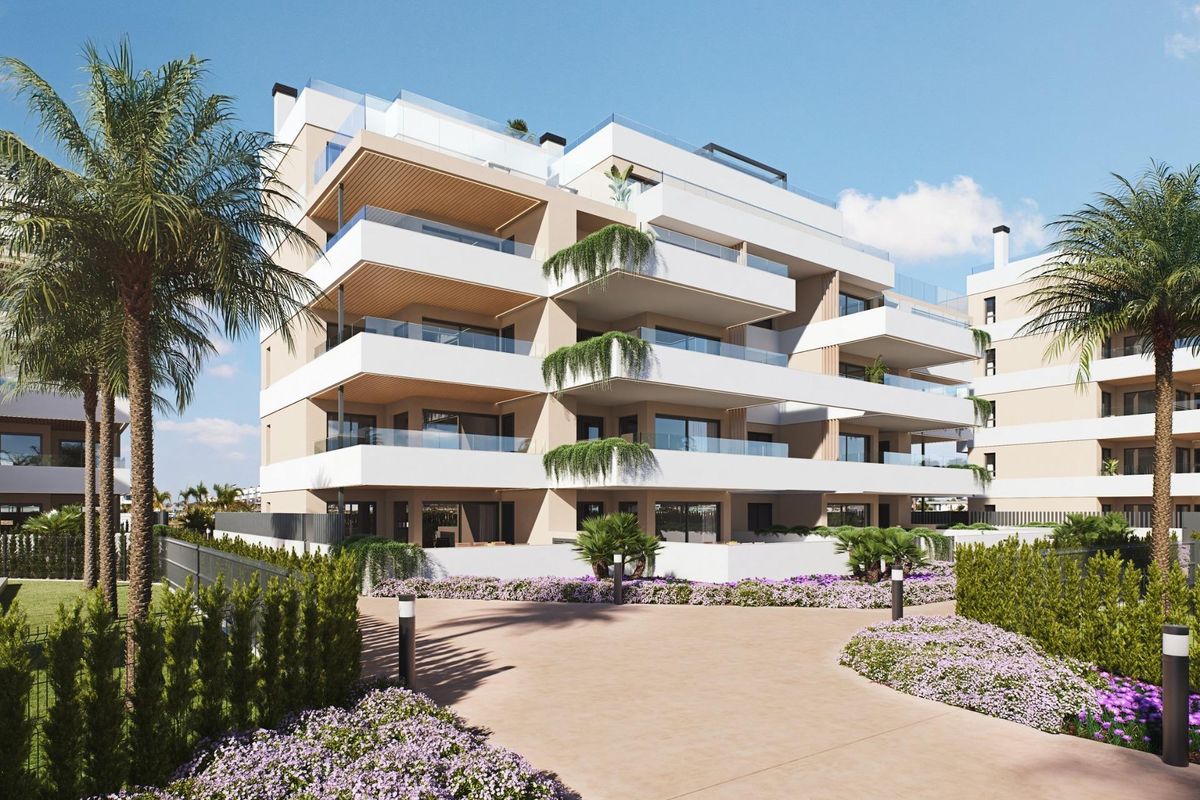 Parkeerplaats en berging in Torre Pacheco