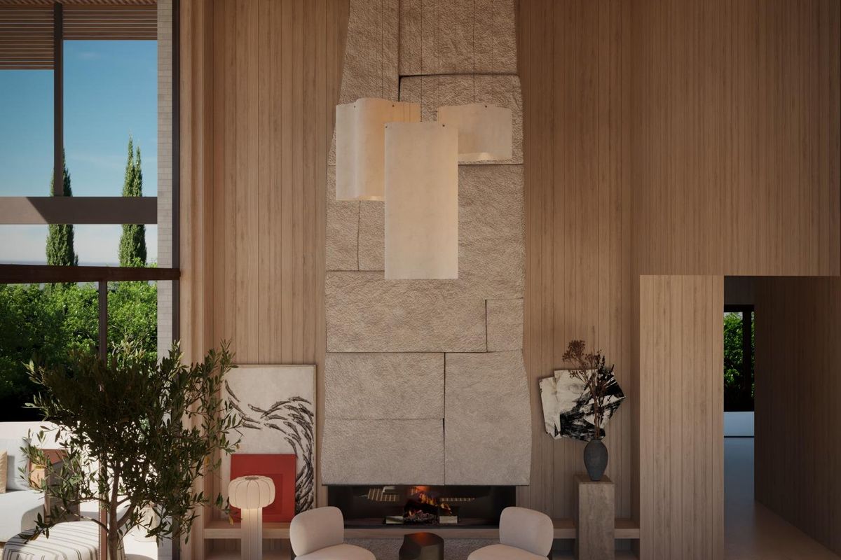 Charmante woonkamer met een open haard in een 5-slaapkamer villa in Marbella, ontworpen voor ontspanning.