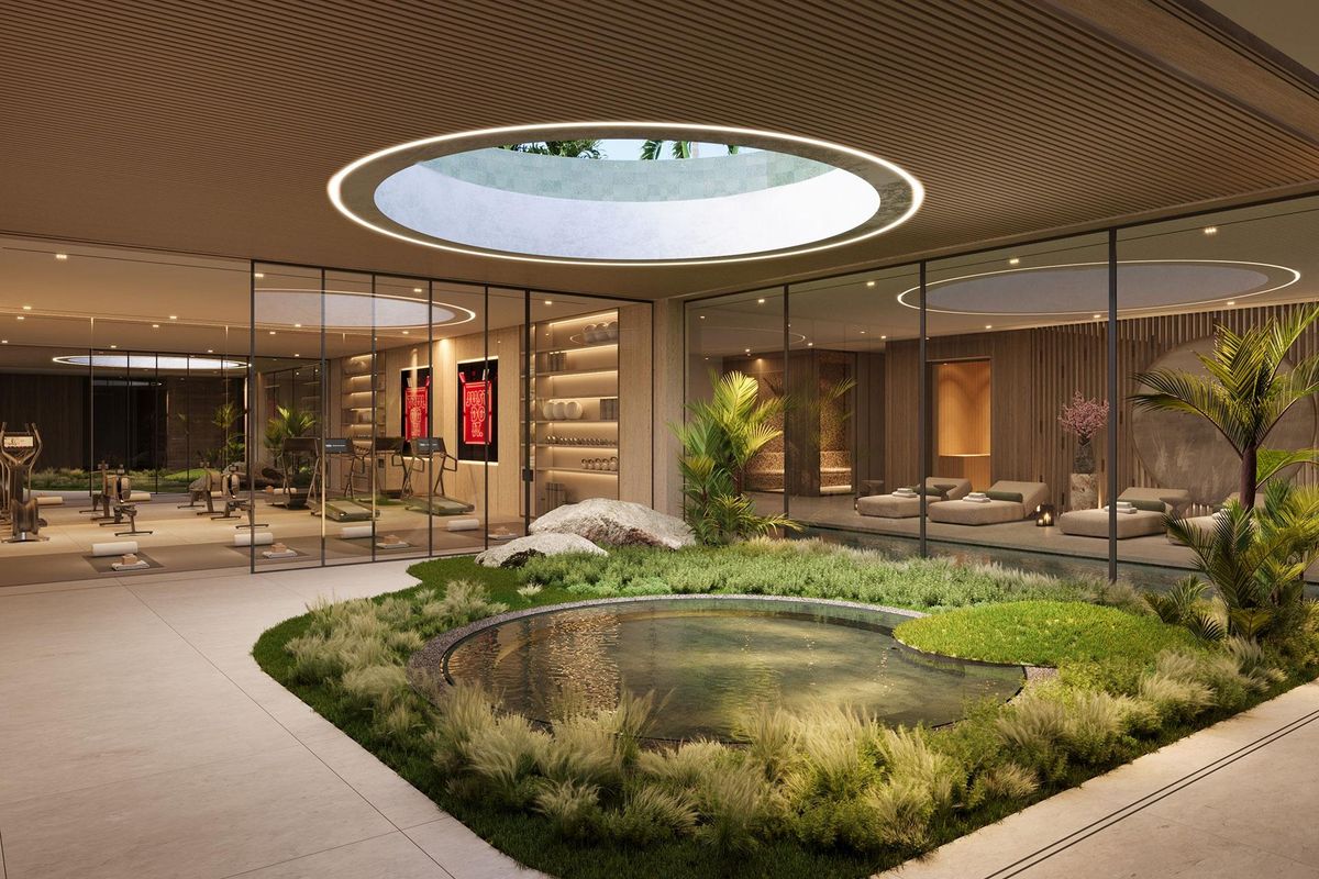 Serene binnentuin in het penthousecomplex in Casares, ontworpen voor welzijn en ontspanning.