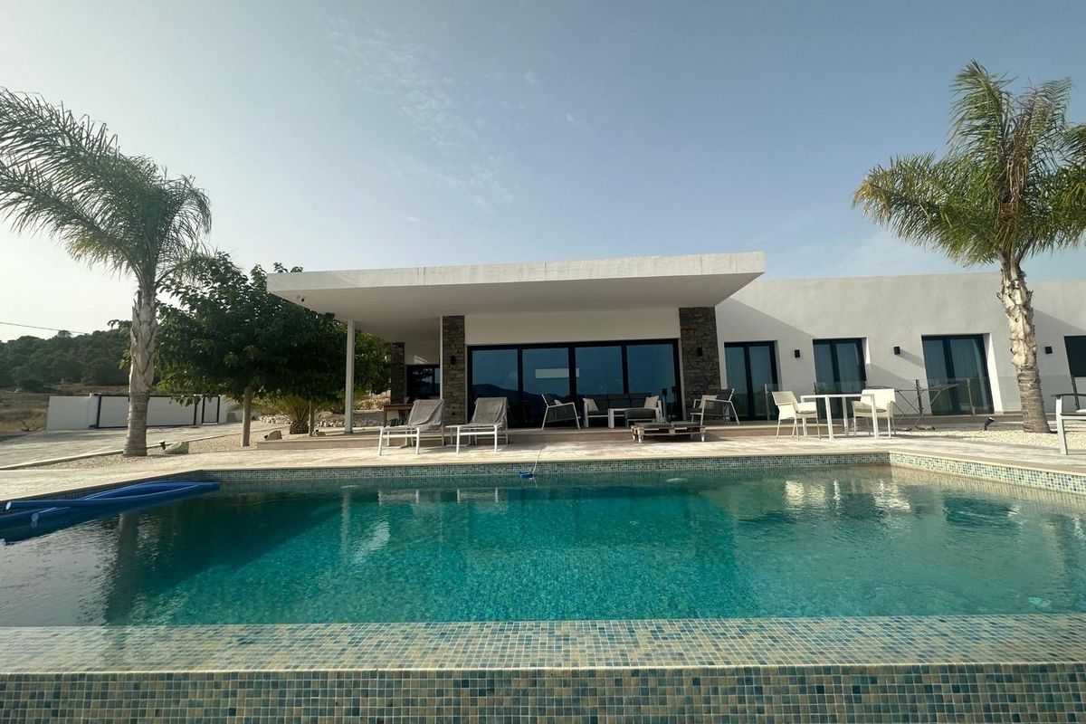 Dining area in Pinoso villa