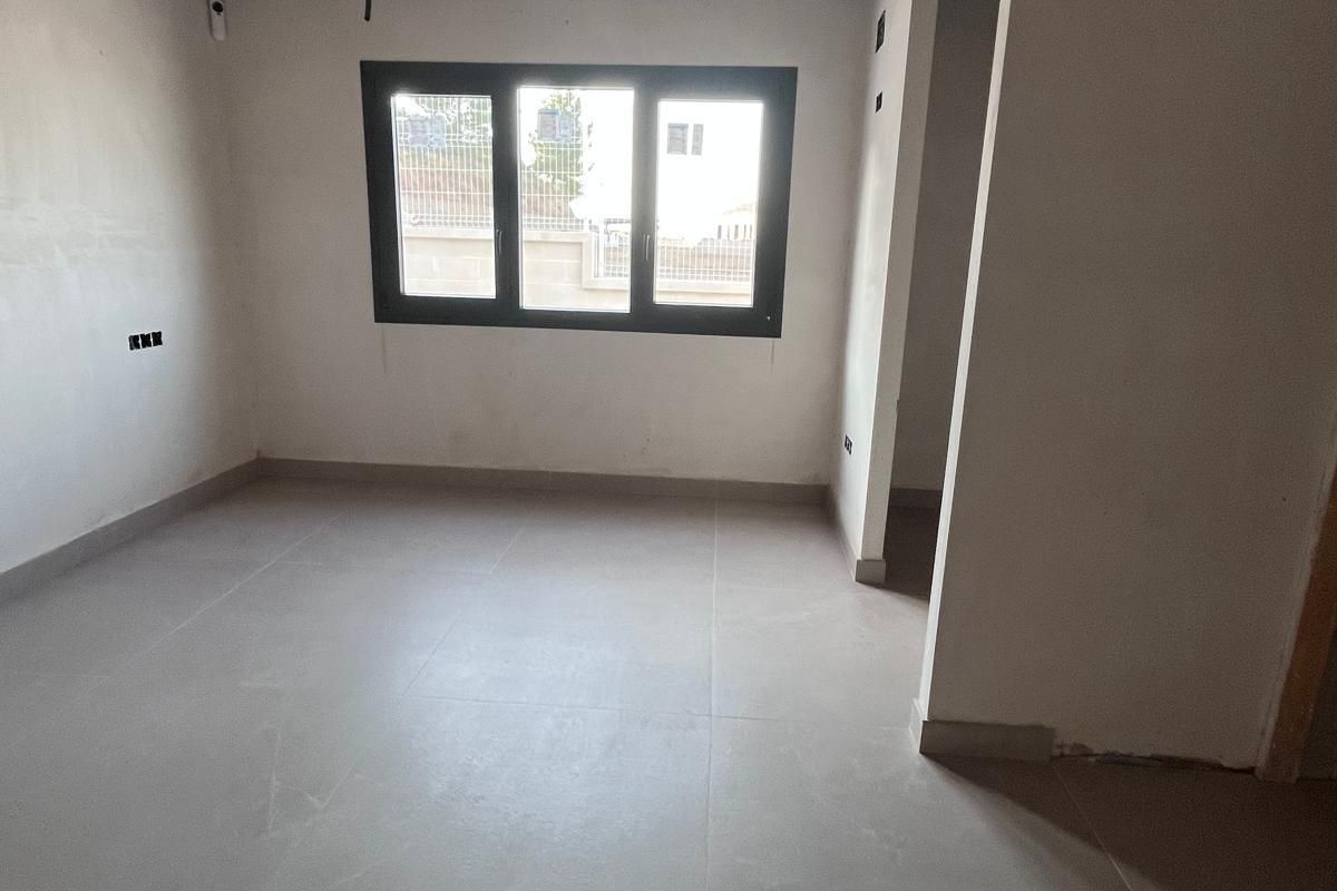 Een ander uitzicht op de woonkamer in de villa, voorbereid op afwerking in Penaguila, Costa Blanca Noord.