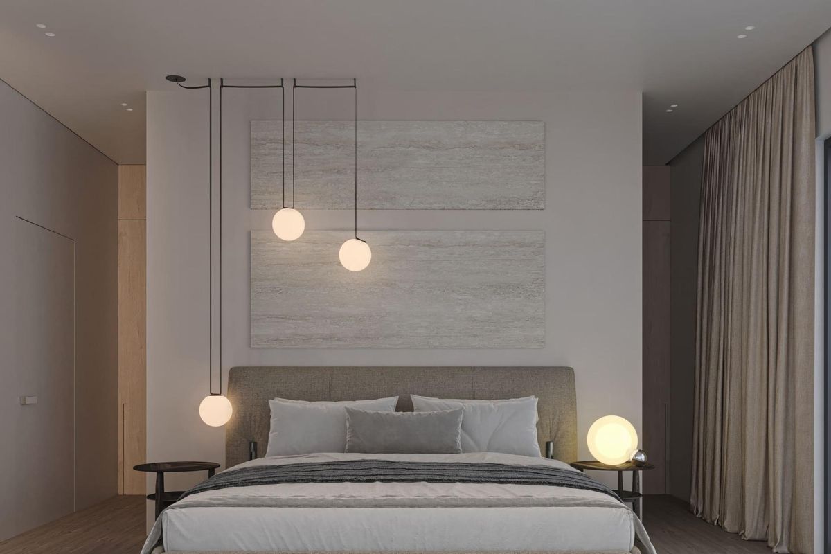 Vredige slaapkamer in de villa in Mijas met moderne meubels en een warme sfeer met natuurlijk licht.