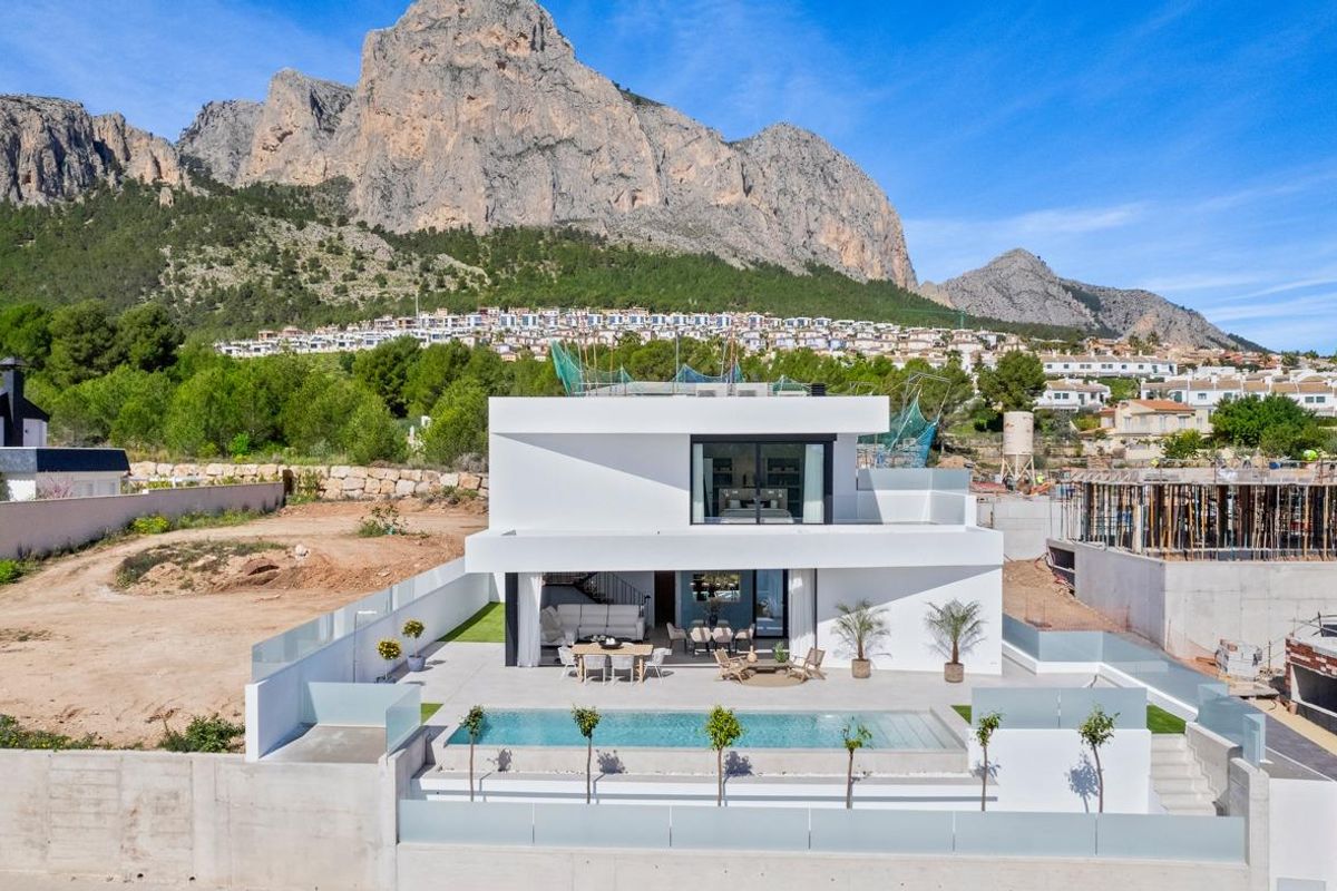 Zwembad bij villa Polop