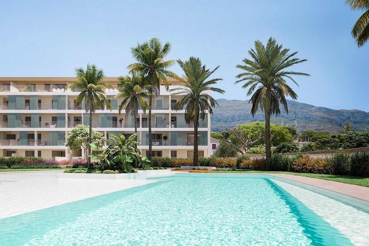 Another angle of the apartment complex with pool and palm trees, highlighting the Costa Blanca North scenery.