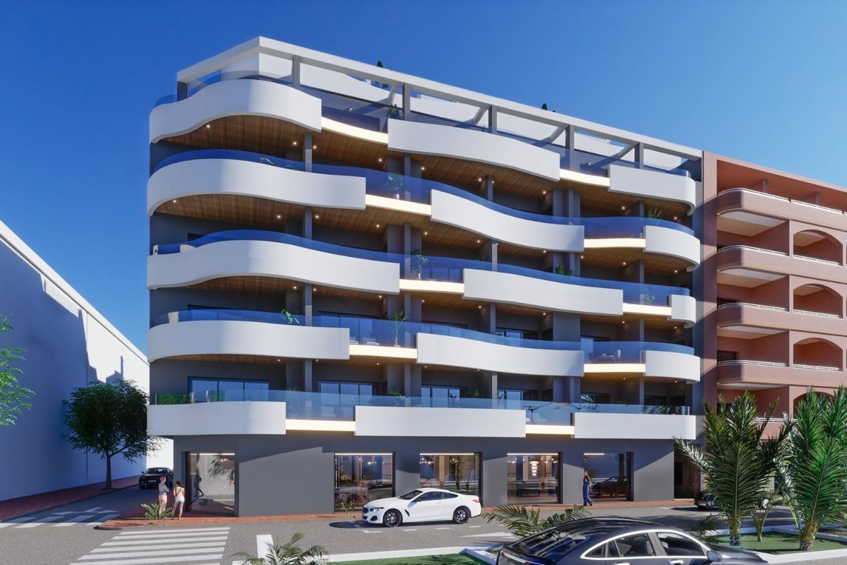 Nadere blik op de balkonontwerpen van een modern appartement in Torrevieja, met nadruk op architectonische elegantie.