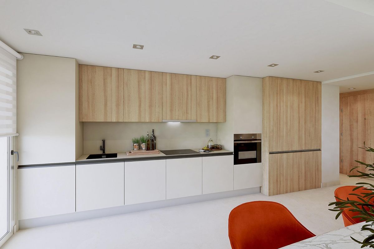 Contemporary keukenindeling met witte kasten en moderne apparaten in het penthouse in Mijas.