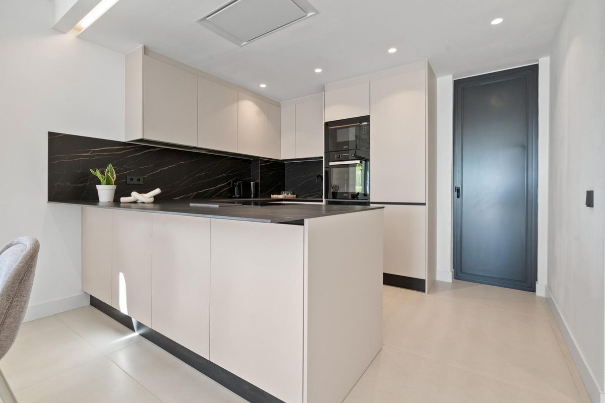 5-Slaapkamer Duplex Estepona Zwembad - Afbeelding 11