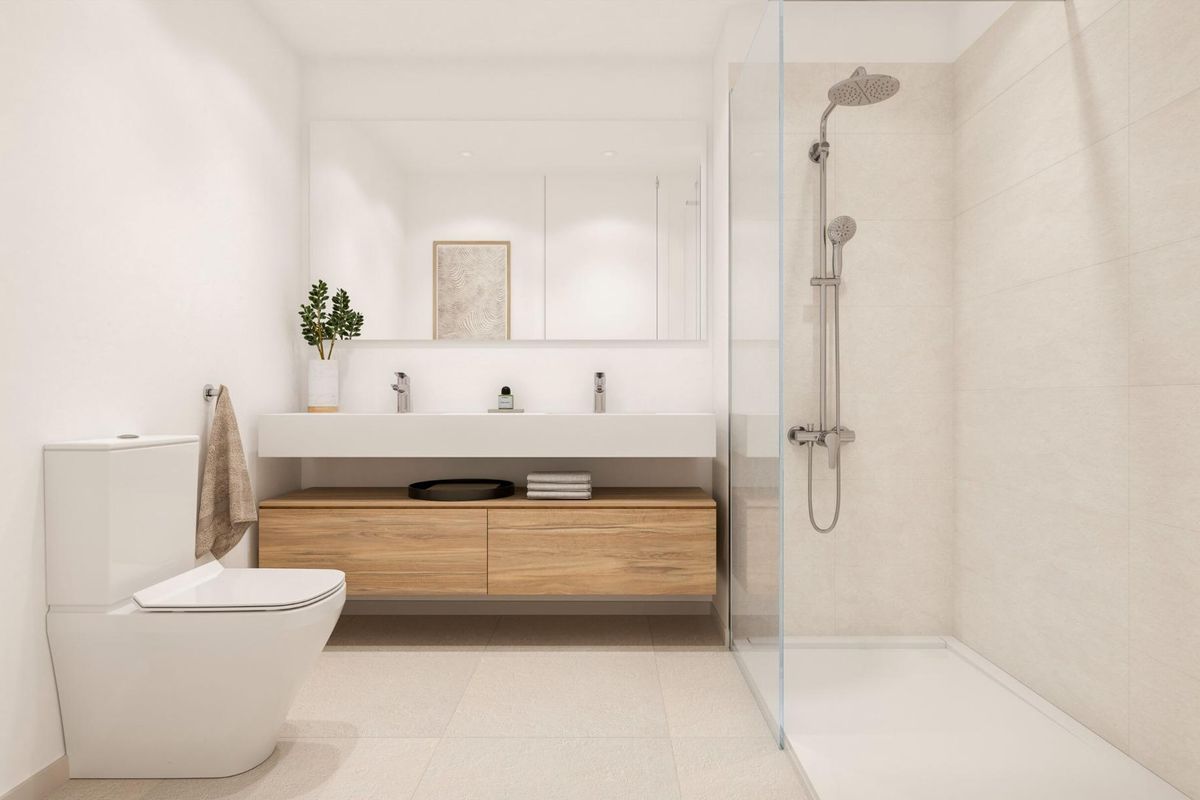 Modern badkamer in het appartement in Estepona, met een strakke stijl en veel natuurlijk licht.