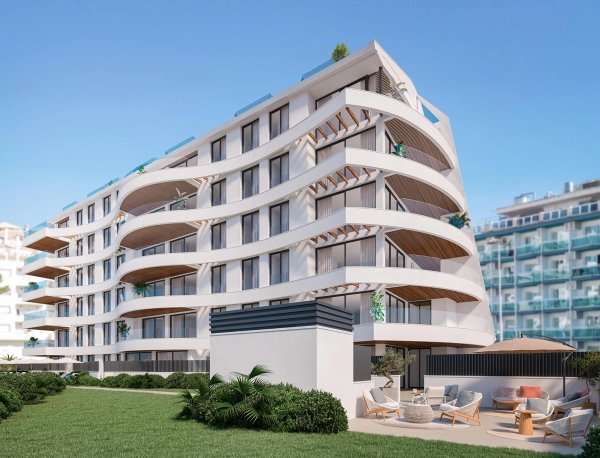 Moderne 3-slaapkamer appartement in Benalmádena, met stijlvolle exterieurontwerp en tuingebied.