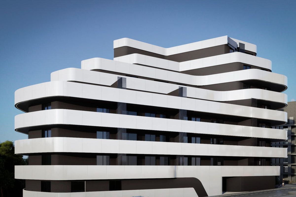 Modern appartementengebouw in Calpe met stijlvolle lijnen en een strak exterieurontwerp.