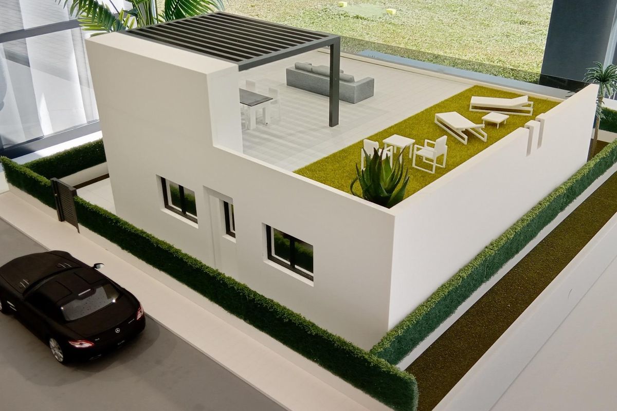 Luchtfoto model van een 3-slaapkamer villa in Alhama De Murcia, met een groene tuin en terras.