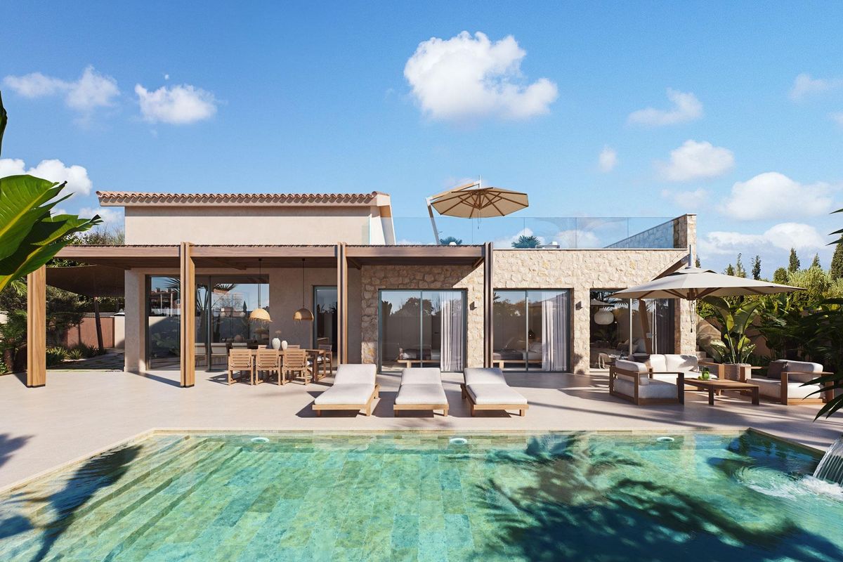 Zonnig terras met zwembad en buiten dining bij een 3-slaapkamer villa in Cabo de Palos, Spanje.