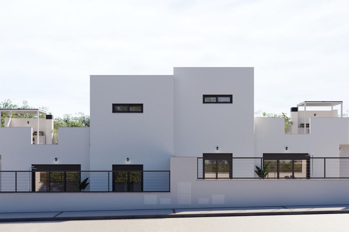 Bungalowcomplex in Torre Pacheco, dat zijn innovatieve ontwerp toont met meerdere terrassen en zwembaden.