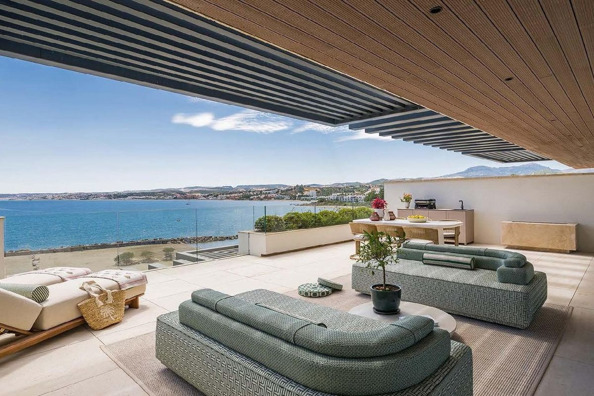 Penthouse aan het strand in Estepona met zeezicht
