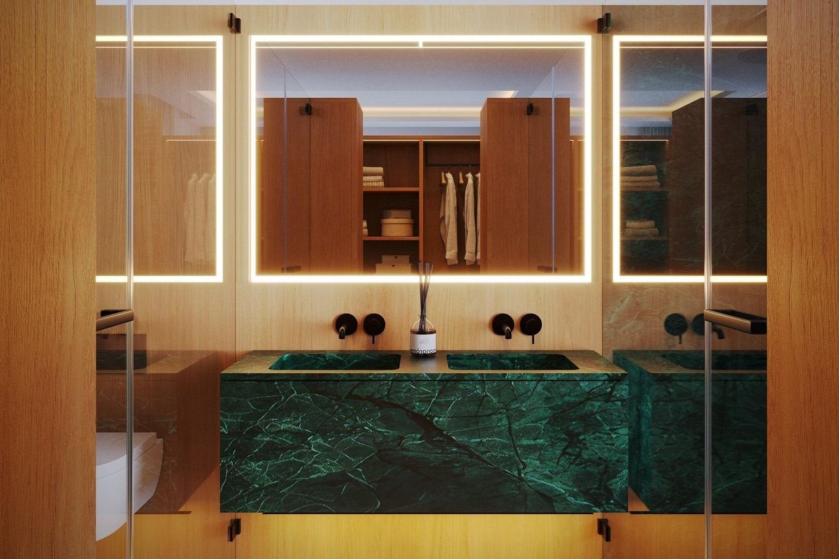 Stijlvolle badkamer met houten accenten en marmeren wastafel, onderdeel van een 4-slaapkamer villa in Jávea, Costa Blanca Noord.