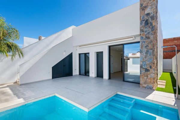 Villa exterior with pool in San Javier