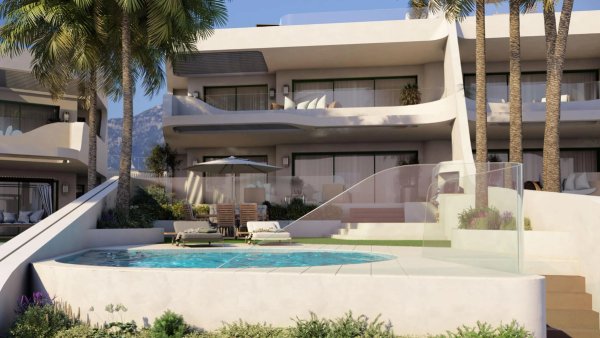 Moderne appartement op de begane grond in Marbella met een privé zwembad en een aangelegde tuin.