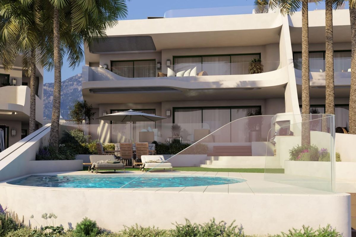 Moderne appartement op de begane grond in Marbella met een privé zwembad en een aangelegde tuin.