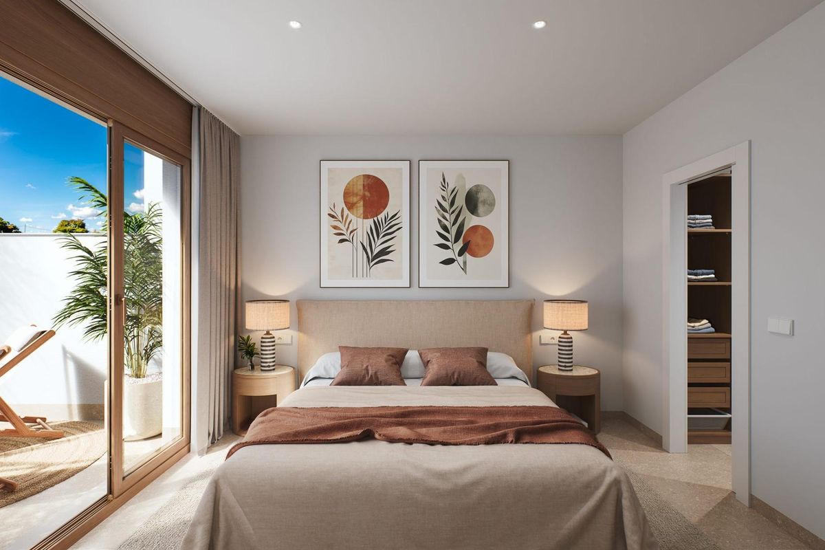 Fitted wardrobes in bedroom