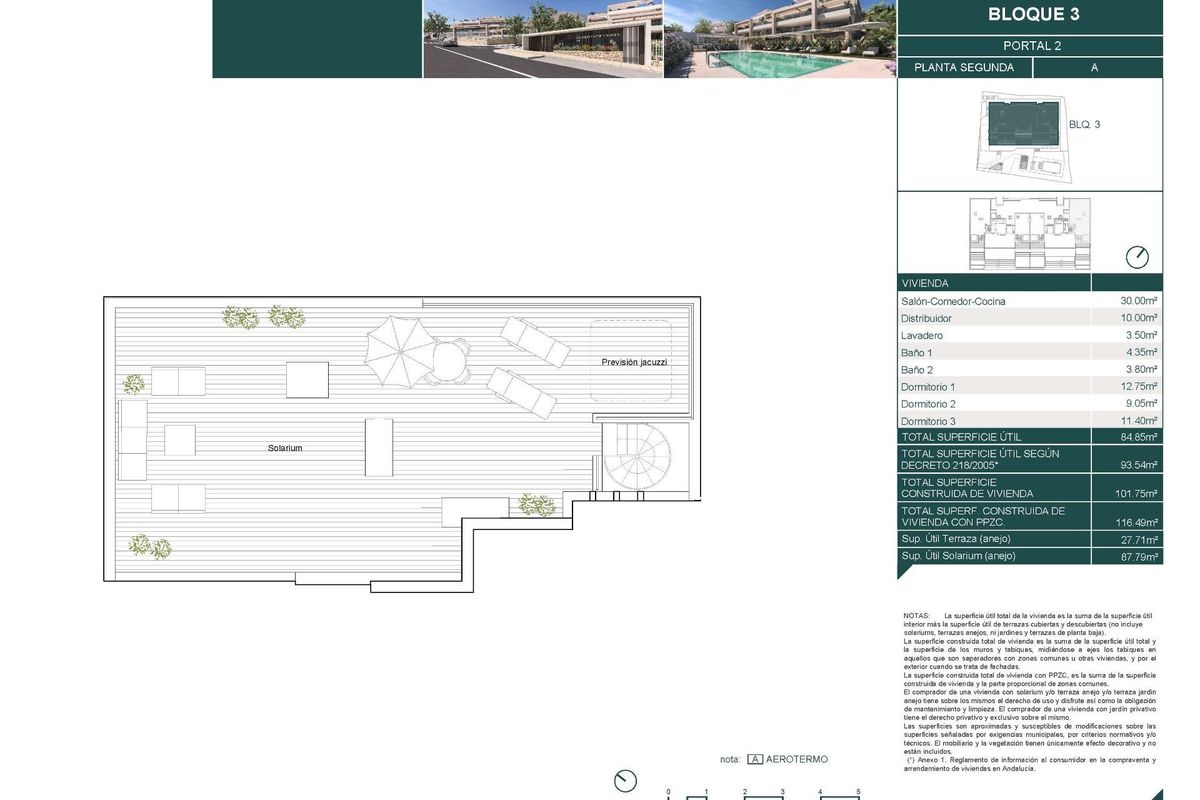 Plattegrond die de terrassen en loungegebieden benadrukt, met focus op buitenruimtes.